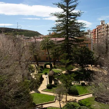 Reina Victoria La Plaza *
