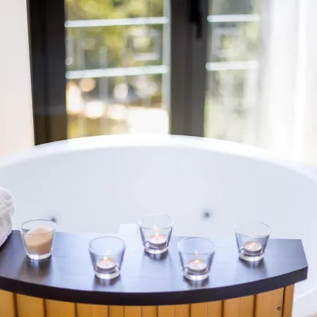 Reina Victoria La Plaza *