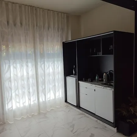Reina Victoria La Plaza Apartment