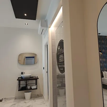 Reina Victoria La Plaza *