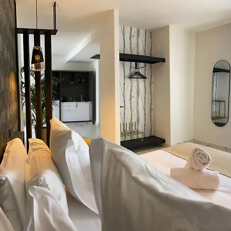 Reina Victoria La Plaza Apartment