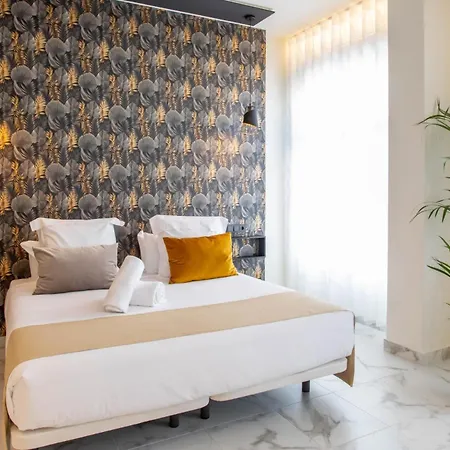 Reina Victoria La Plaza *