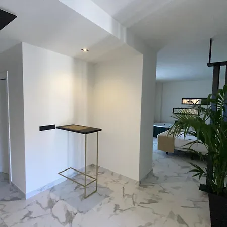 Reina Victoria La Plaza * Alicante