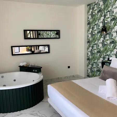 Reina Victoria La Plaza Apartment