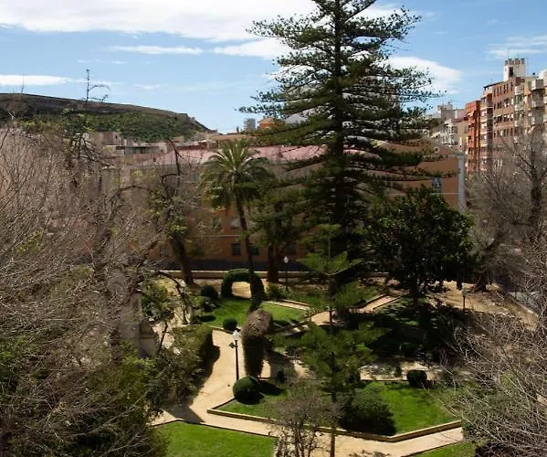 Reina Victoria La Plaza *