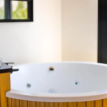 Reina Victoria La Plaza *