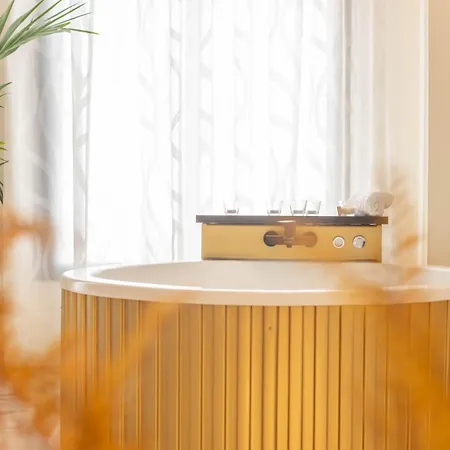 Reina Victoria La Plaza *