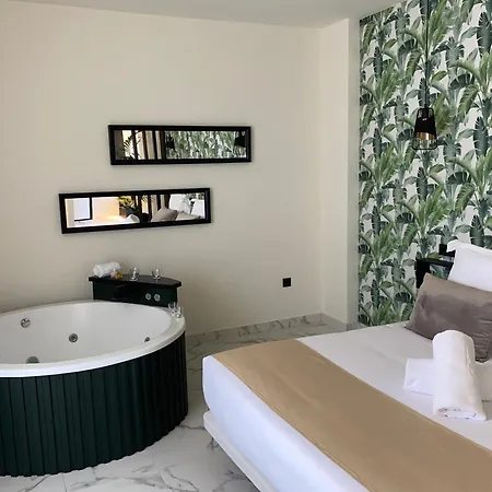 Reina Victoria La Plaza *